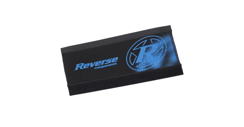 Neoprénový chránič pod řetěz Reverse Black/Blue Expresní Doručení