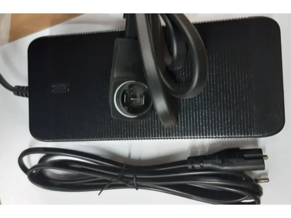 Časově Omezené Nabíječka pro baterie Simplo EnergyTube 42V/4A 90°