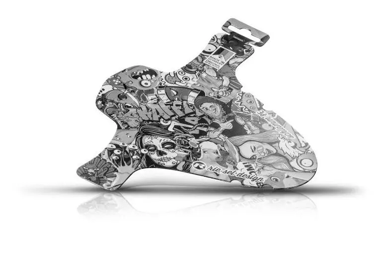 Blatník Riesel Schlamm:PE, Stickerbomb Ultra Black Dokud Zásoby Vydrží