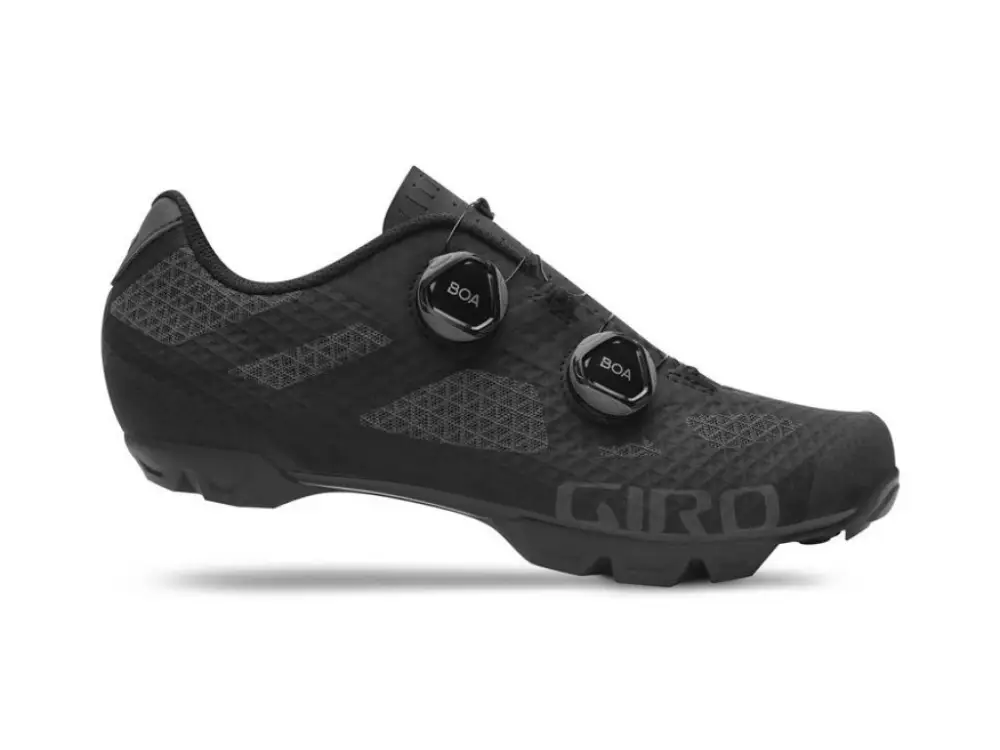 Tretry Giro Sector Black/Dark Shadow Sleva